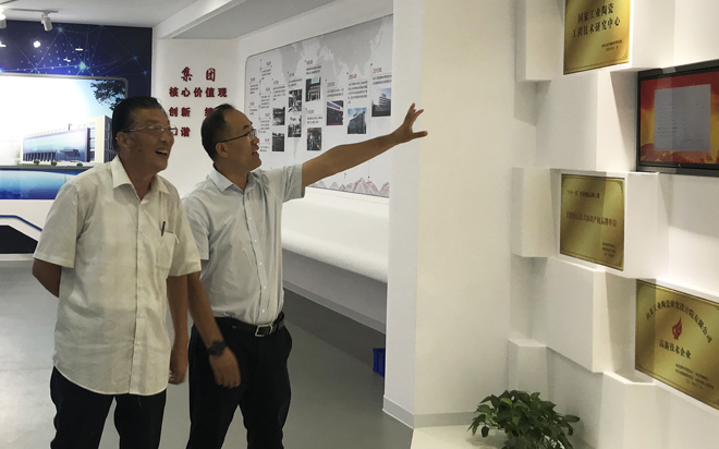 黨委書記柴文同志到山東工業(yè)陶瓷研究設(shè)計院參觀考察  大.jpg